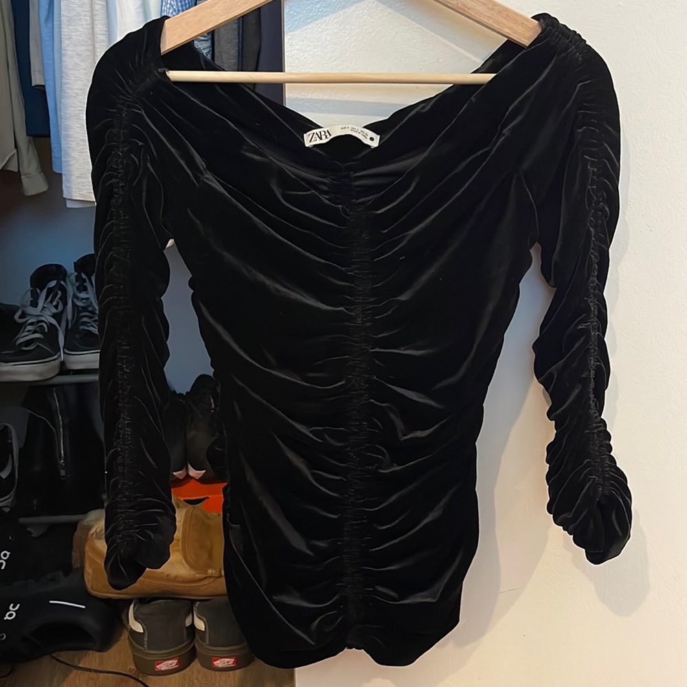 Zara off the shoukd long sleeve.